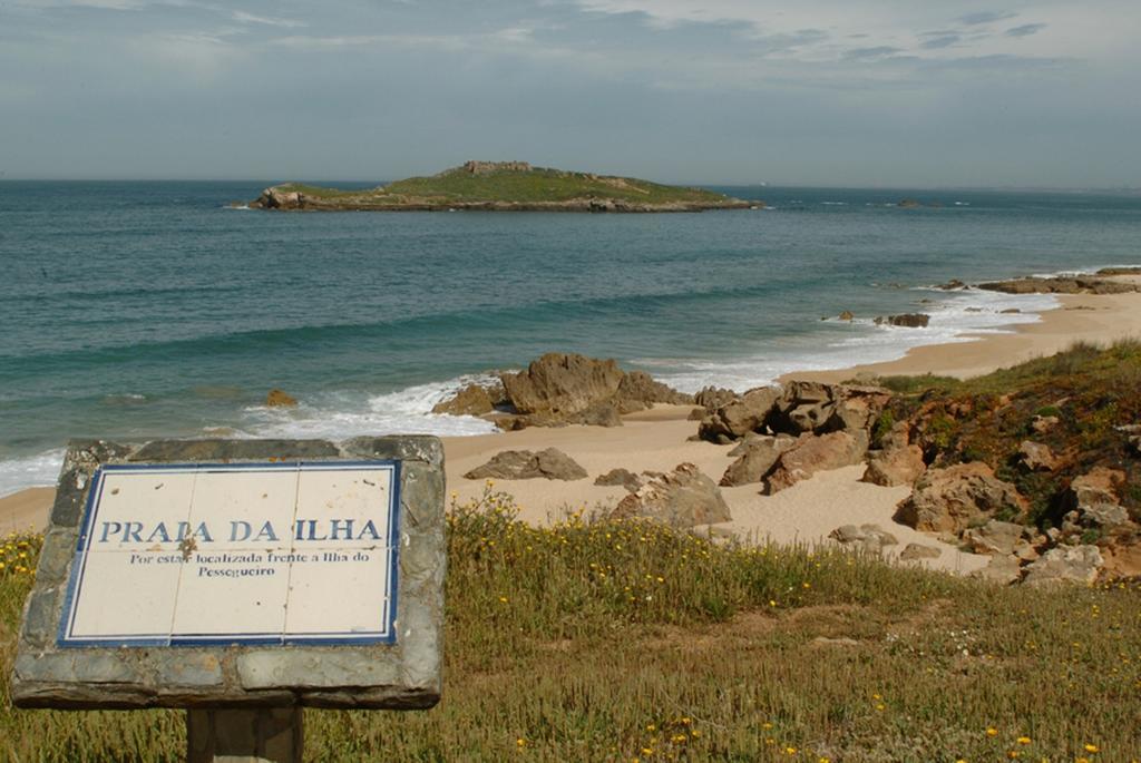 Отель Parque De Campismo Da Ilha Do Pessegueiro Порту-Кову Номер фото